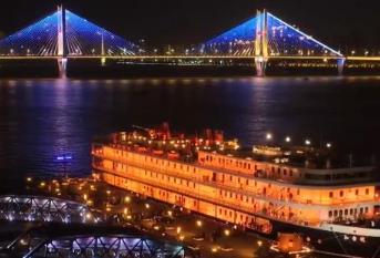 “賞花+夜游”！多元場景煥新 激活春季文旅消費