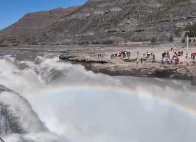 嘗春鮮、賞春花 春季場景式消費(fèi)帶動“春日經(jīng)濟(jì)”持續(xù)升溫