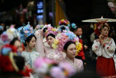 發(fā)展服務(wù)消費(fèi) 帶動(dòng)經(jīng)濟(jì)高質(zhì)量發(fā)展“新引擎”