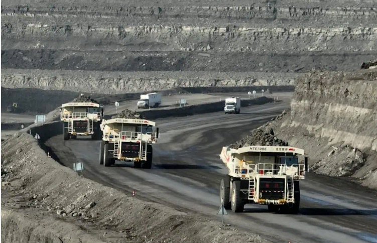 北方股份自主研發(fā)的電動輪礦卡實現(xiàn)規(guī)?；瘧?yīng)用