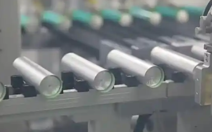 新能源車動(dòng)力電池迎來“退役潮” 回收利用產(chǎn)業(yè)需提質(zhì)提速