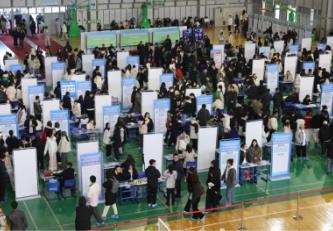 黑龍江綏化65家重點(diǎn)企業(yè)“組團(tuán)”進(jìn)校引才