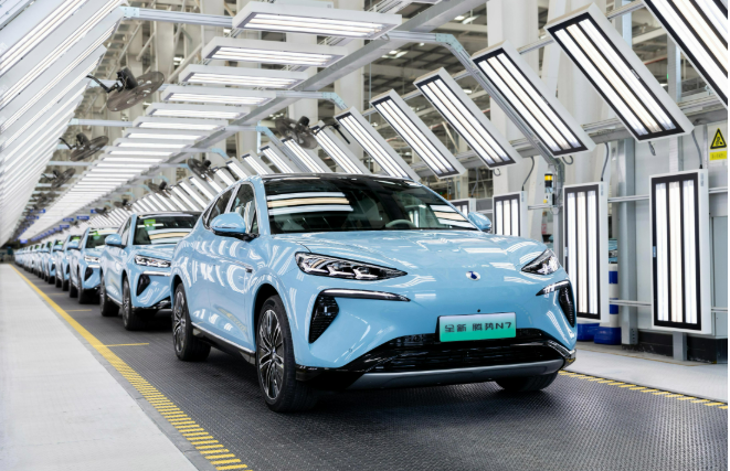 政策市場(chǎng)雙重發(fā)力 新能源車企一季度開門紅