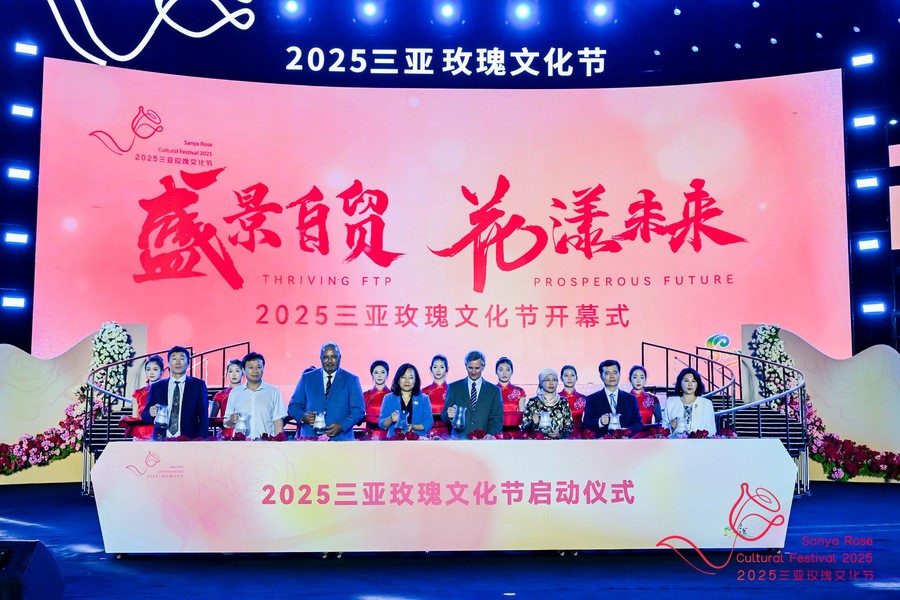 2025三亞玫瑰文化節(jié)盛大開(kāi)幕 以浪漫點(diǎn)亮自貿(mào)港文化新名片