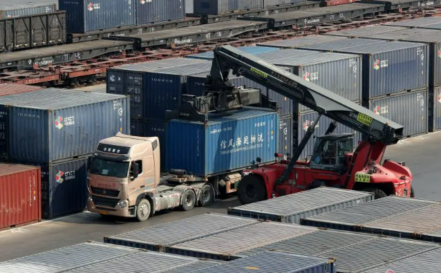 中老鐵路進(jìn)出口貨物超1200萬(wàn)噸