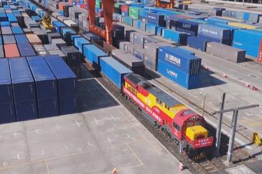 重慶首趟圖定中亞班列正式開通運行