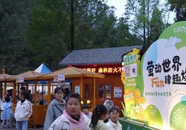 恐龍IP、“螢火蟲+”……各地“花式攬客”點(diǎn)燃消費(fèi)熱情