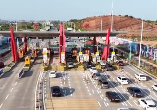 透過數(shù)據(jù)看“五一”假期出行“熱度”全國公路“車流”呈現(xiàn)三大特點