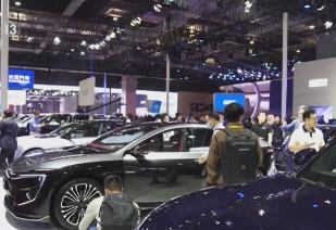 世界汽車(chē)工業(yè)“瞰”中國(guó)！“智能化”全鏈條加速跑 中國(guó)汽車(chē)加“數(shù)”蝶變