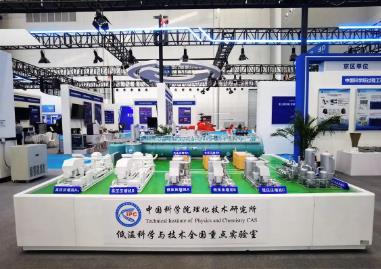 我國(guó)萬(wàn)瓦級(jí)氦制冷機(jī)首次亮相