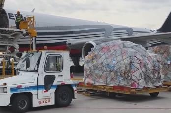 “數(shù)”讀物流“快跑”消費“火熱” 中國經(jīng)濟穩(wěn)步向前引擎足