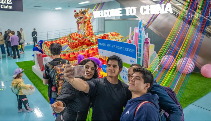 免簽政策持續(xù)優(yōu)化 中國游釋放更大吸引力