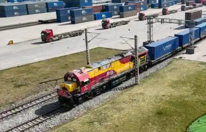 西安至天津港“一單制”鐵水聯(lián)運班列正式開通