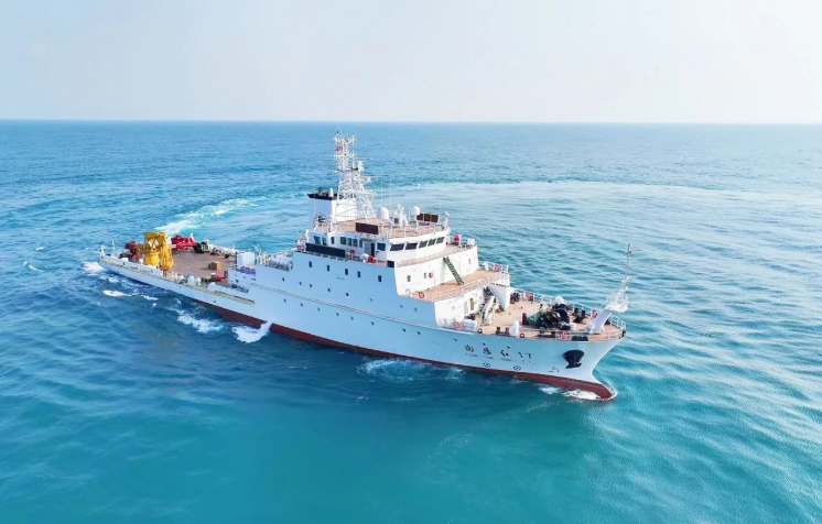 中國船舶3000噸級浮標(biāo)作業(yè)船“向陽紅17”號交付