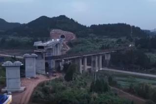 同比增長(zhǎng)5.3% 今年1至4月全國(guó)鐵路完成固定資產(chǎn)投資1947億元