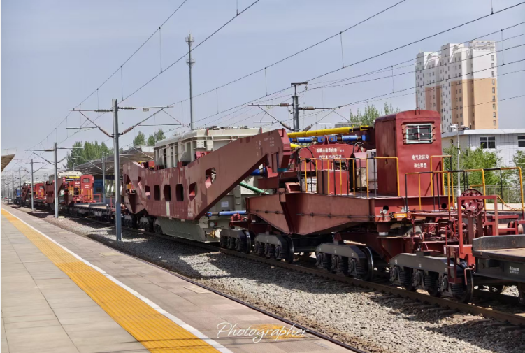 近1600公里超限運(yùn)輸 中國(guó)物流護(hù)航“寧電入湘”