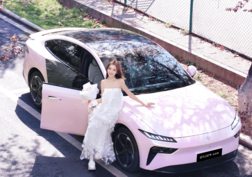 15萬電動轎跑怎么選？東風奕派eπ007：年輕人的“潮流座駕”首選！