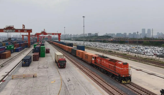 中豫港務(wù)集團(tuán)首票“中吉烏”鐵公聯(lián)運(yùn)貨物發(fā)車