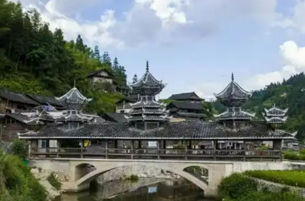 文旅熱：“寶藏小城”緣何不斷擴容？