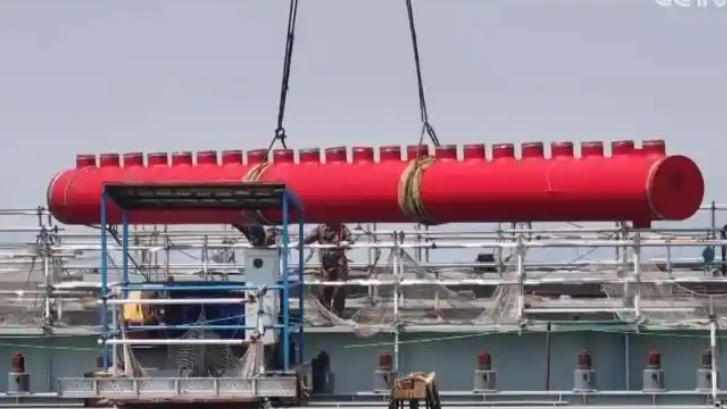 用等量的煤發(fā)更多的電 我國首個國產(chǎn)超級耐熱鋼機組成功吊裝