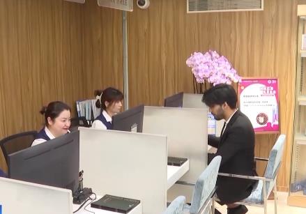 外國游客“買買買”！離境退稅“即買即退”激活入境消費(fèi)新活力