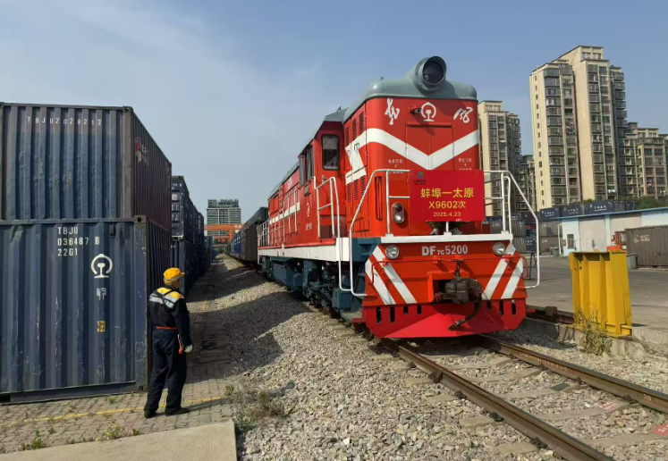 多式聯(lián)運再優(yōu)化 中國物流光伏玻璃貨運班列實現(xiàn)常態(tài)化運營