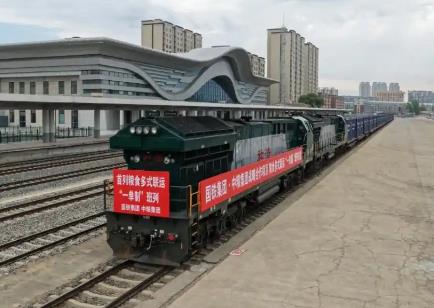 有效降低糧食物流成本 全國首列糧食多式聯(lián)運“一單制”班列開行