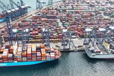 中國港口貨量增加 物流企業(yè)從容應(yīng)對市場變化