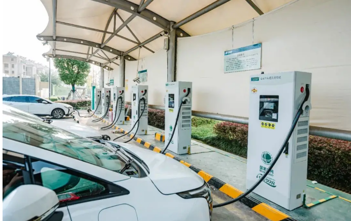 從單打獨(dú)斗到共享充電 車企破局充電焦慮的戰(zhàn)略轉(zhuǎn)向