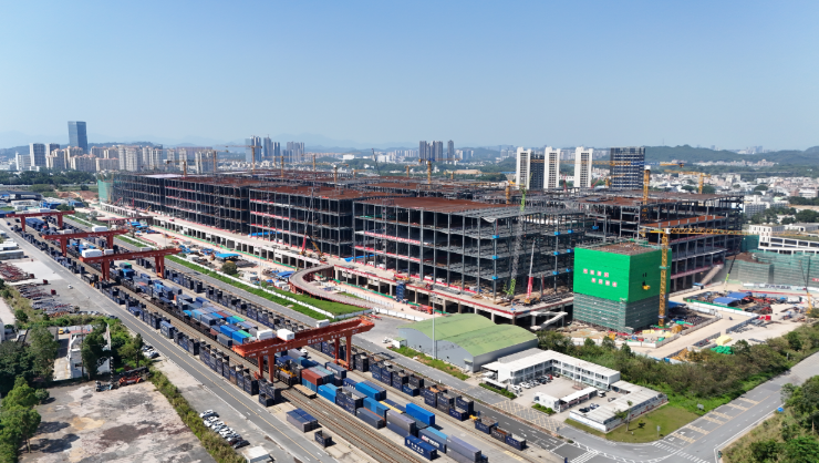 全國首例鐵路蓋上智慧物流園鋼結(jié)構(gòu)主體完工