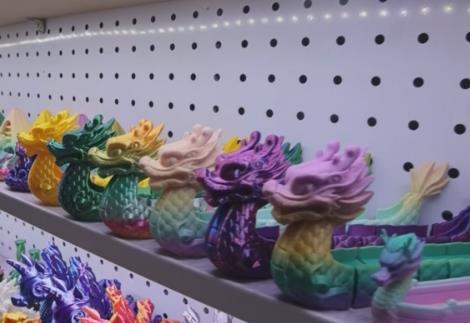 “端午經(jīng)濟”熱氣騰騰 中國龍舟文化“劃”向全世界