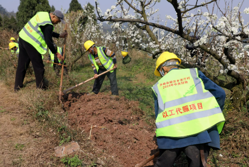 國家發(fā)展改革委：加力擴(kuò)圍實(shí)施以工代賑 促進(jìn)重點(diǎn)群體就業(yè)增收