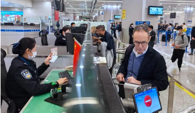 中方將持續(xù)優(yōu)化入境政策 不斷擴大免簽國家范圍