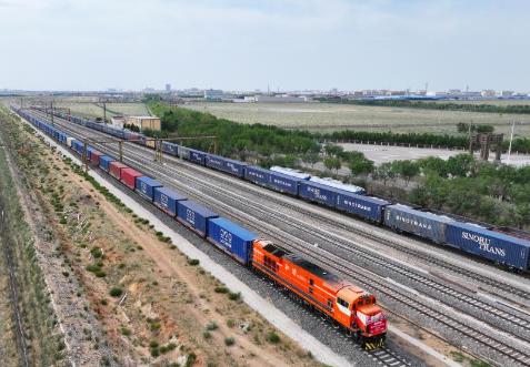 第11萬(wàn)列中歐班列從二連浩特口岸出境