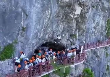 古老習(xí)俗“活”起來、“避暑+探險”“火”起來 暑期文旅熱力全開