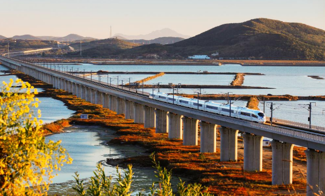 世界首條高寒高鐵——哈大高鐵累計安全運送旅客達(dá)10億人次