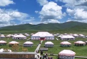 當(dāng)“綠水青山就是金山銀山”照進(jìn)現(xiàn)實(shí) 世代游牧的藏族群眾吃上了旅游飯