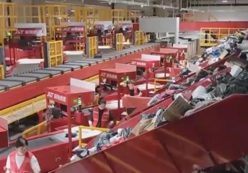 物流向“新”向“智”激活消費新潛能 小包裹跑出“加速度”助推物暢其流