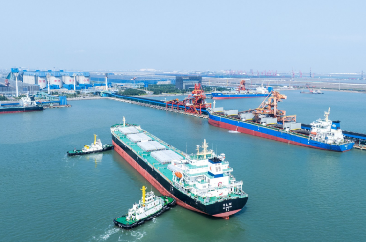 全國最大煤炭下水港煤炭進(jìn)出港量破億噸