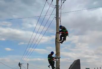 內(nèi)蒙古：線桿治理進(jìn)行時(shí)，亮出美麗鄉(xiāng)村天際線