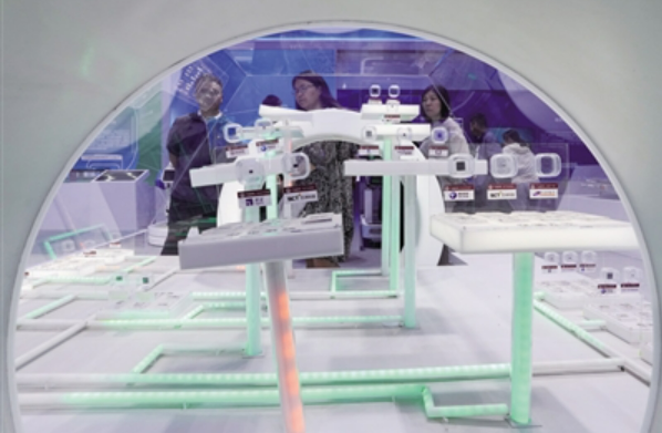 拓展技術(shù)應(yīng)用場景 推動行業(yè)智能化升級  汽車產(chǎn)業(yè)與具身智能“雙向奔赴”