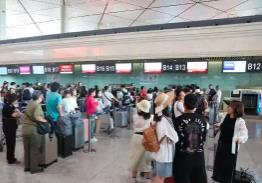 哈爾濱機(jī)場上半年旅客吞吐量破千萬 國際客流同比飆升32%