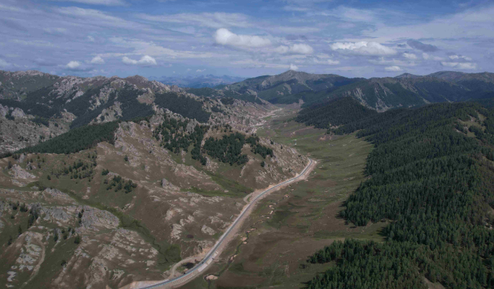 新疆阿勒泰地區(qū)交通動(dòng)脈全線貫通