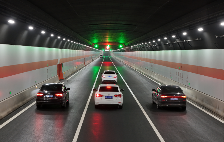 5分鐘過(guò)江 “八百里皖江第一隧”建成通車(chē)