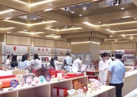 秒到賬、掃貨省一筆……入境游“磁吸力”攀升 境外游客惠享優(yōu)質(zhì)服務(wù)“買買買”