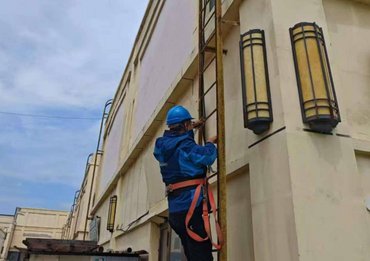 不懼高溫“烤”驗(yàn) 中國(guó)移動(dòng)全力保障通信網(wǎng)絡(luò)暢通