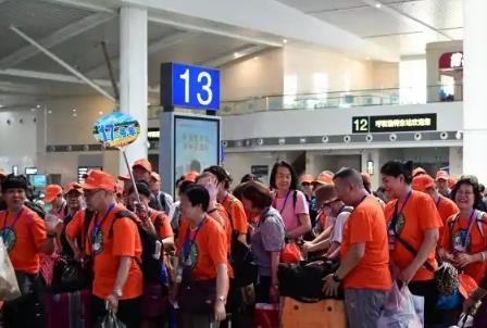 內蒙古開行今年首趟消夏旅游專列