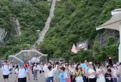 “中國游”升溫：自然山水+文化體驗 暑期入境游客數(shù)量持續(xù)攀升