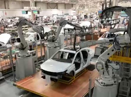 汽車行業(yè)加大創(chuàng)新 從價(jià)格戰(zhàn)轉(zhuǎn)向價(jià)值戰(zhàn)