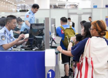 橫琴口岸僅半月超百萬(wàn)人次 “橫琴+澳門”暑期跨境游持續(xù)升溫